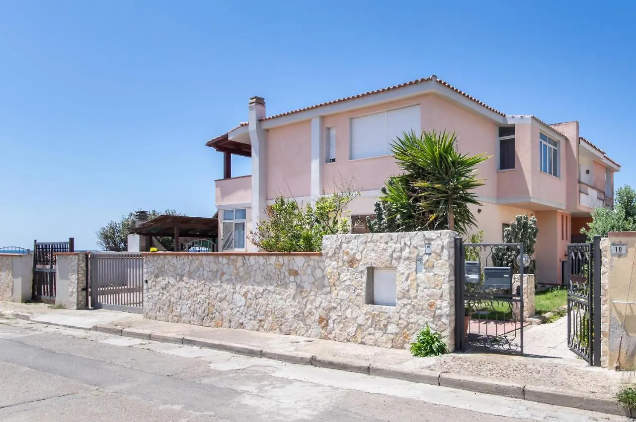 הוילה Quartu SantʼElena La Terrazza Di S'Oru 'E Mari בית נופש
